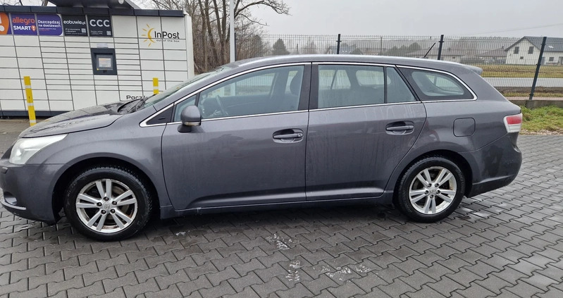 Toyota Avensis cena 34500 przebieg: 240000, rok produkcji 2011 z Skalbmierz małe 92